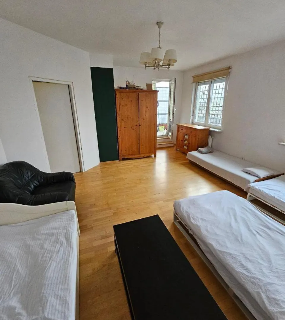 Homestay Pokoj Na Ulicy Bora Komarowskiego 35 Warsaw